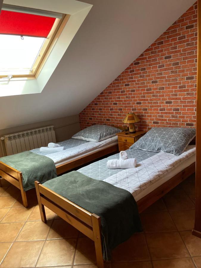 Restauracja Rozmarzyn Hotel Ostrzeszow Bagian luar foto