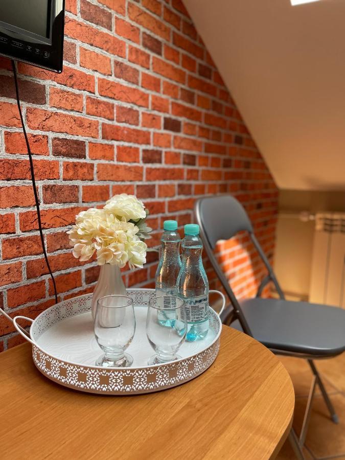 Restauracja Rozmarzyn Hotel Ostrzeszow Bagian luar foto