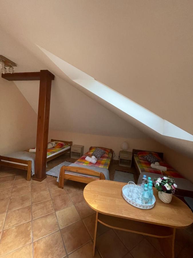 Restauracja Rozmarzyn Hotel Ostrzeszow Bagian luar foto