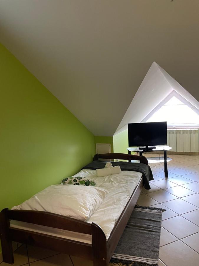 Restauracja Rozmarzyn Hotel Ostrzeszow Bagian luar foto