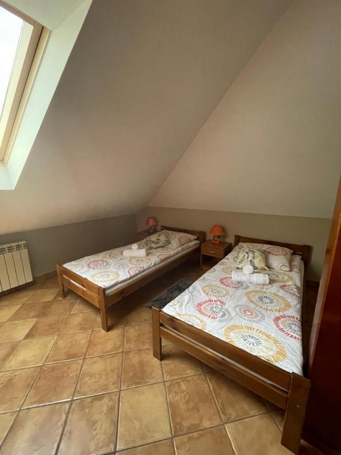 Restauracja Rozmarzyn Hotel Ostrzeszow Bagian luar foto